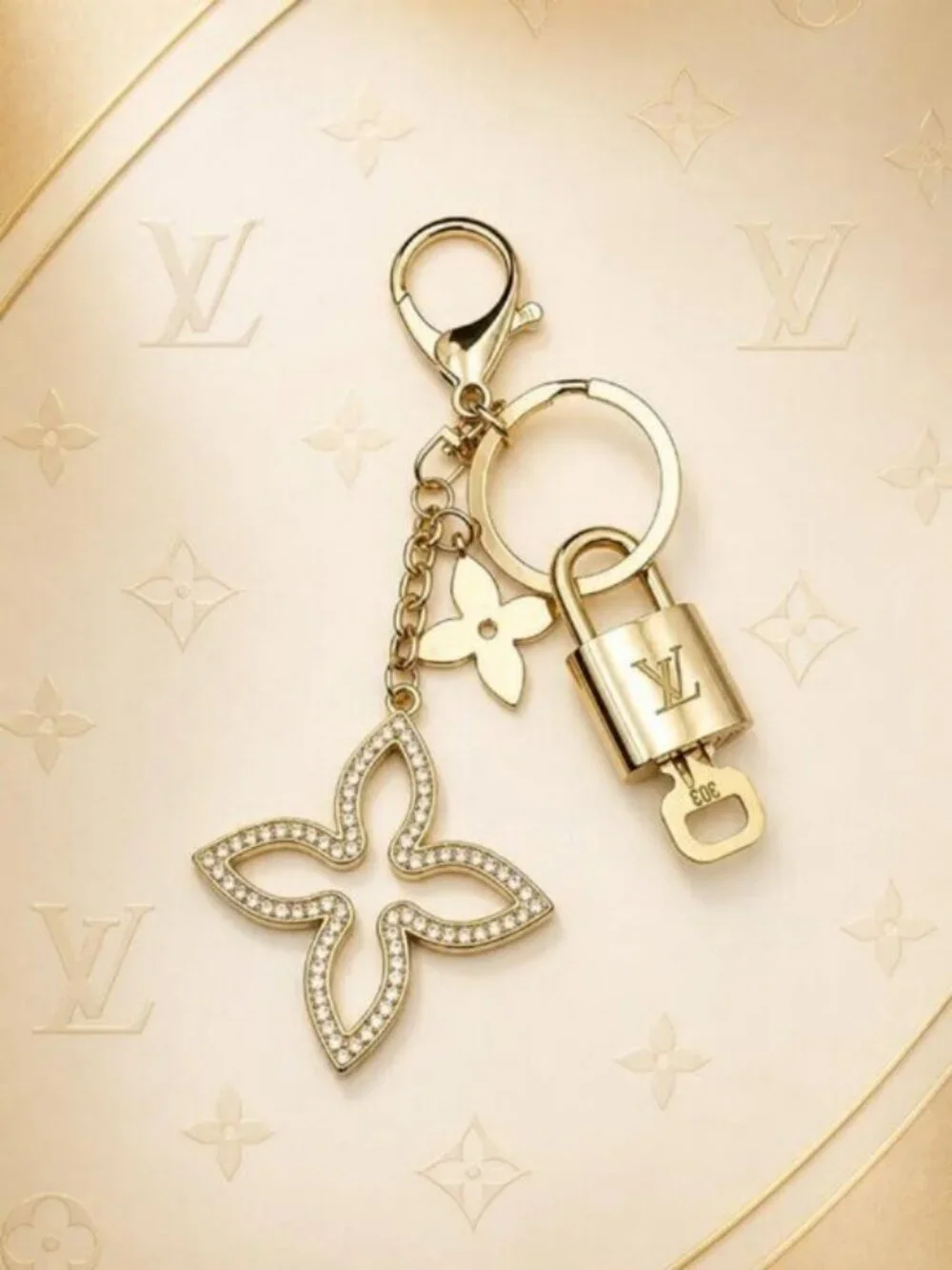 Authentic Louis Vuitton Gold Lock 🔒 Keychain Bag Unbranded Clover Charm LV